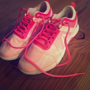 Reebok Nike Grace Pink